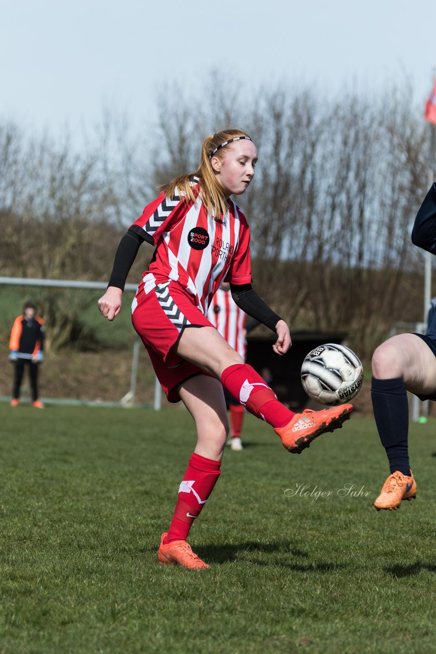 Bild 68 - C-Juniorinnen TSV Zarpen - TuS Tensfeld : Ergebnis: 2:1